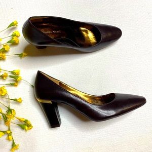 ETIENNE AIGNER | SIZE: 8M | GORGEOUS BLACK MEDEA DRESS PUMPS W/GOLD DETAILING